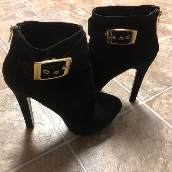 Also boots - Picture 1 of 6